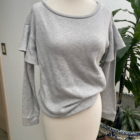Sanctuary Ruffle Sweatshirt Metallic Silver Light Gray Pullover Women’s Size XS - Picture 13 of 14